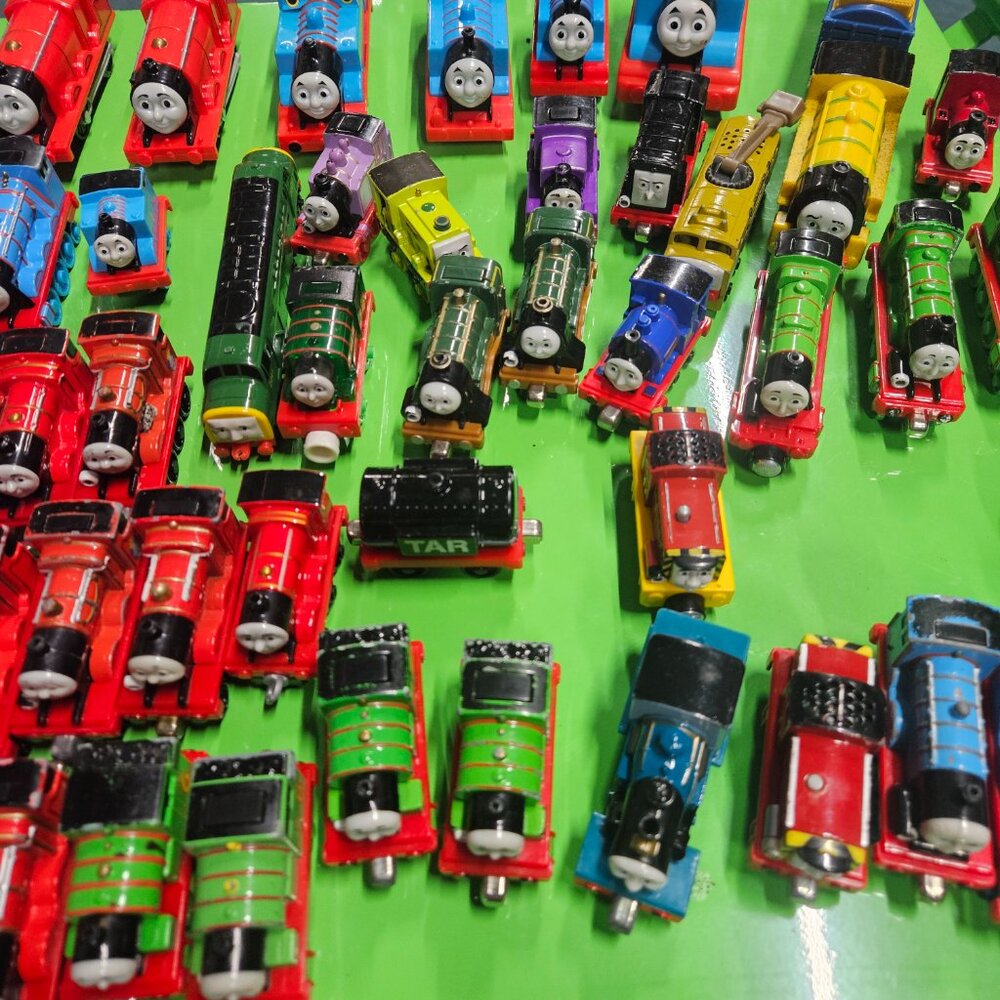 HUGE LOT of 77 Thomas and Friends Trains - Picture 5 of 16